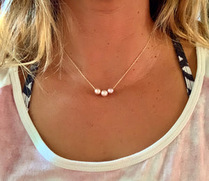 
                
                    Load image into Gallery viewer, Pink Edison Floating Tria Mini Pearl Necklace
                
            
